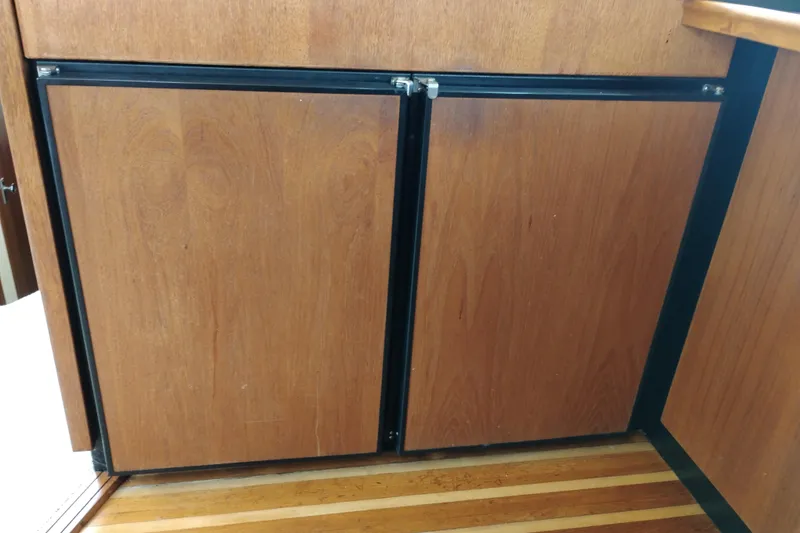 Slide: The Image of Wooden cabinet doors on a 1995 Bayliner 3988 Motoryacht interior. - 24