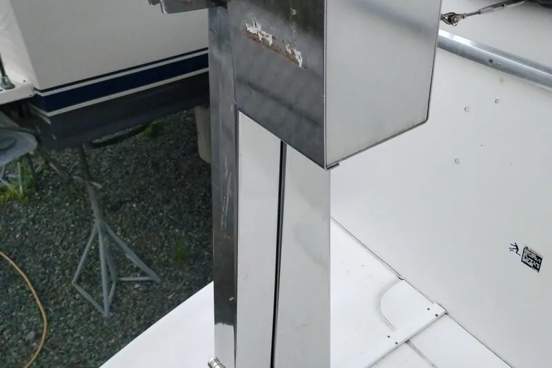 Slide: The Image of Stainless steel component on 1995 Bayliner 3988 Motoryacht deck, showcasing marine equipment. - 5