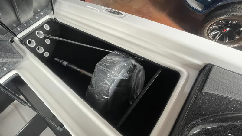 Slide: The Image of Falcon F185 2023 - 7