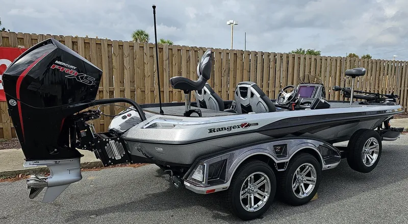 Slide: The Image of 2024 Ranger Z521R Ranger Cup Equipped fishing boat with Mercury engine. - 13