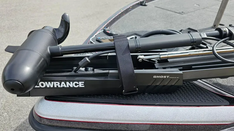 Slide: The Image of 2024 Ranger Z521R Ranger Cup Equipped with Lowrance Ghost trolling motor. - 20