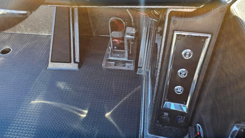 Slide: The Image of 2024 Ranger Z521R Ranger Cup Equipped boat interior controls and foot pedal. - 30