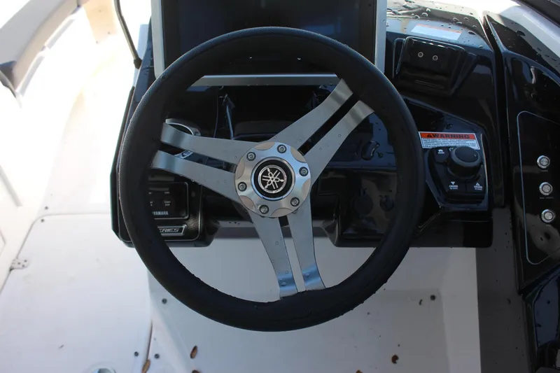Slide: The Image of Steering wheel and controls of 2023 Yamaha Boats 252SE. - 13