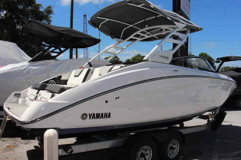 Slide: The Image of 2023 Yamaha Boats 252SE on trailer, white exterior, sleek design. - 3