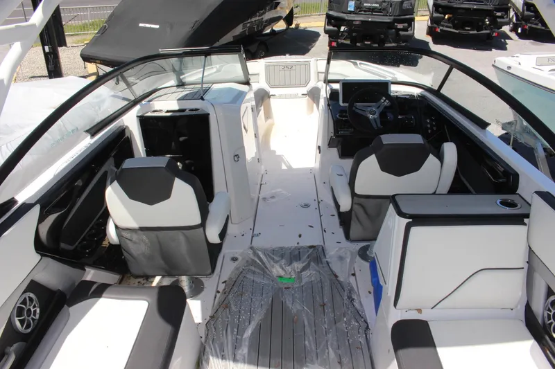 Slide: The Image of 2023 Yamaha Boats 252SE interior with black and white seating and modern dashboard. - 4