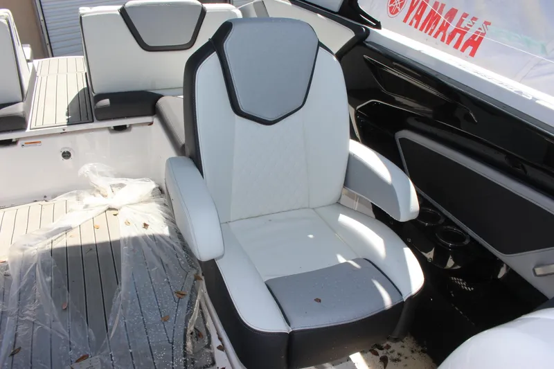 Slide: The Image of 2023 Yamaha Boats 252SE interior seating with white and black upholstery. - 7