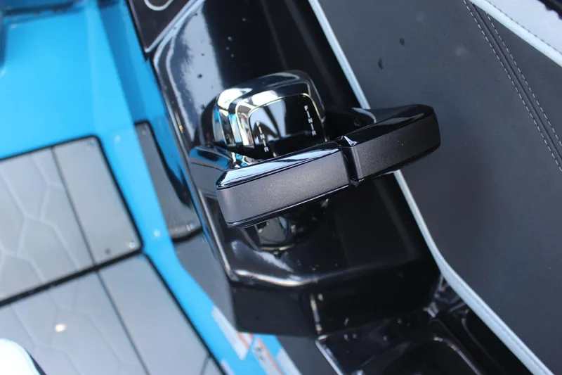 Slide: The Image of Close-up of the throttle control on a 2023 Yamaha Boats 255XE. - 13