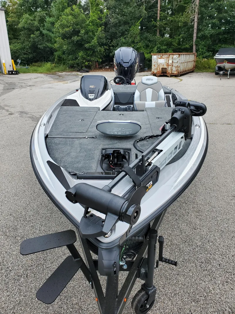Slide: The Image of 2023 Skeeter ZX200 fishing boat in a parking lot. - 7
