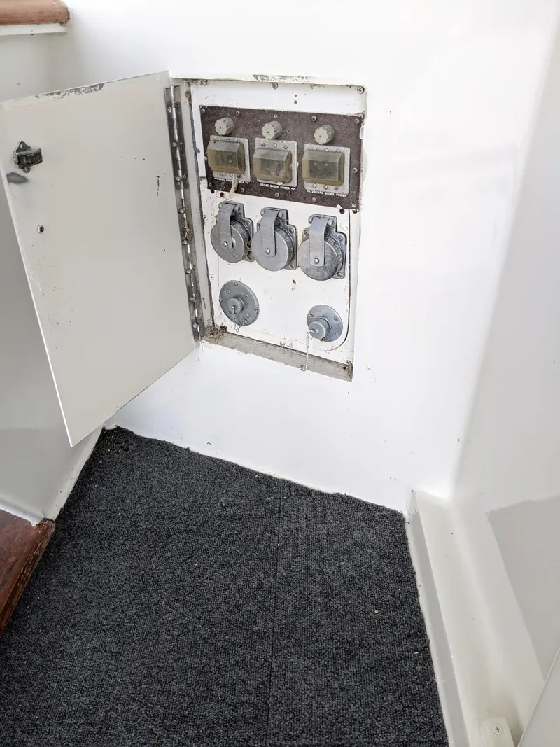 Slide: The Image of Chris-Craft 60 Roamer Flush Deck 1976 - 101