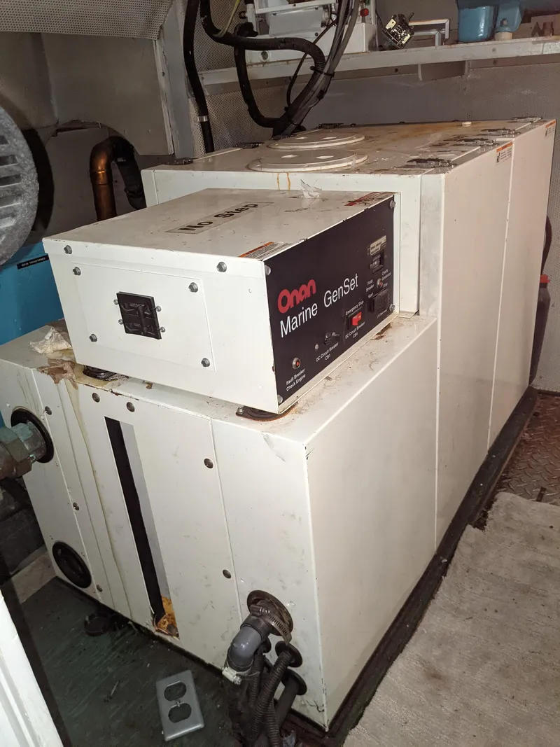 Slide: The Image of Chris-Craft 60 Roamer Flush Deck 1976 - 71