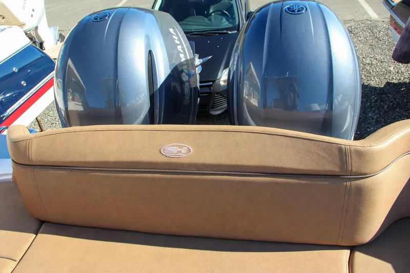 Slide: The Image of 2021 Sea Hunt Ultra 275 SE boat with twin Yamaha engines. - 18
