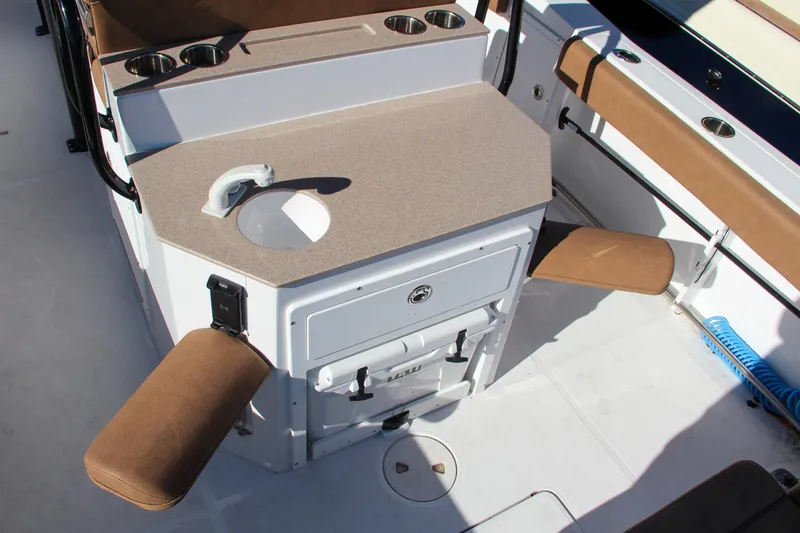 Slide: The Image of 2021 Sea Hunt Ultra 275 SE boat interior with sink and seating. - 29