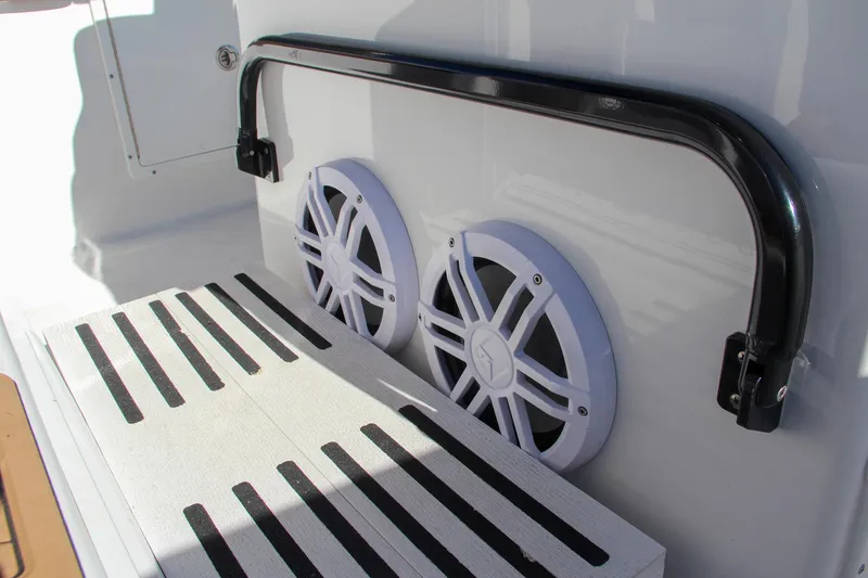 Slide: The Image of 2021 Sea Hunt Ultra 275 SE boat speakers and safety rail. - 41