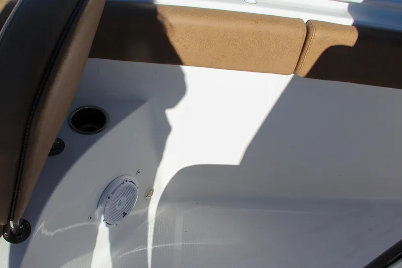 Slide: The Image of Sea Hunt Ultra 275 SE 2021 - 80