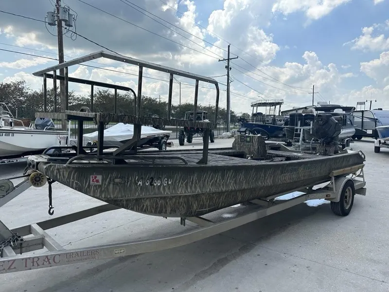 Slide: The Image of Gator Trax 20x60 2015 - 10