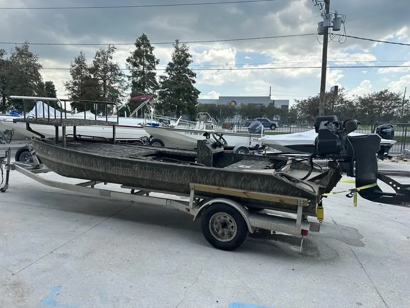 Slide: The Image of Gator Trax 20x60 2015 - 4