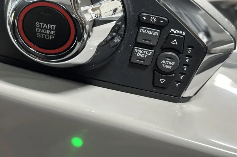 Slide: The Image of Premier 250 Solaris Sport 2024 - 100