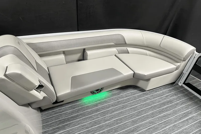 Slide: The Image of Premier 250 Solaris Sport 2024 - 110