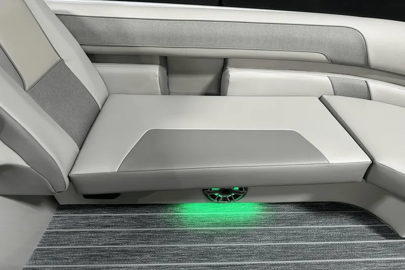 Slide: The Image of Premier 250 Solaris Sport 2024 - 114