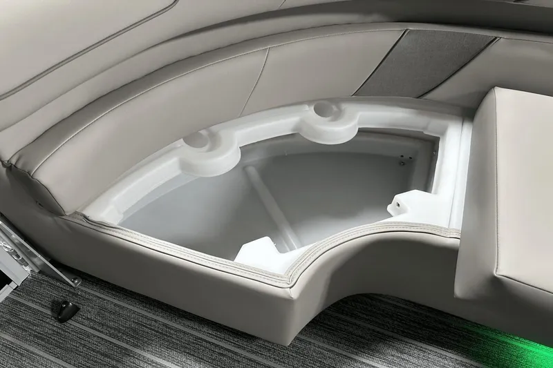 Slide: The Image of Premier 250 Solaris Sport 2024 - 120