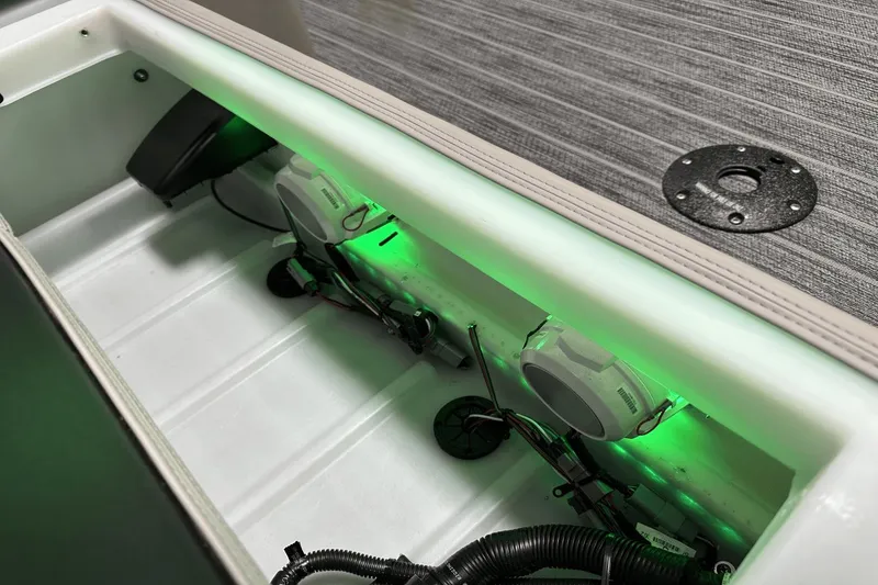 Slide: The Image of Premier 250 Solaris Sport 2024 - 50