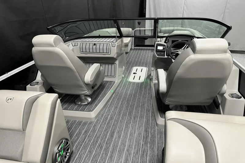 Slide: The Image of Premier 250 Solaris Sport 2024 - 71