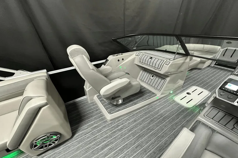 Slide: The Image of Premier 250 Solaris Sport 2024 - 73