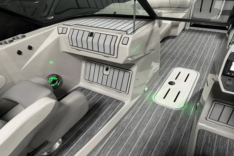 Slide: The Image of Premier 250 Solaris Sport 2024 - 83