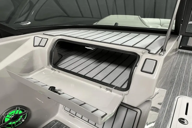 Slide: The Image of Premier 250 Solaris Sport 2024 - 84