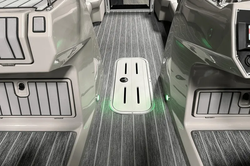 Slide: The Image of Premier 250 Solaris Sport 2024 - 87