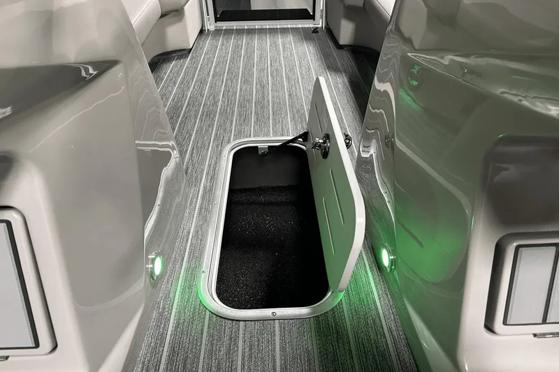 Slide: The Image of Premier 250 Solaris Sport 2024 - 88