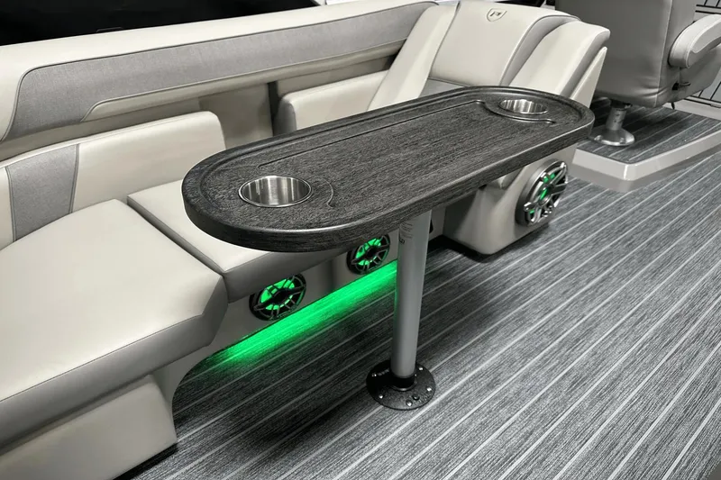 Slide: The Image of Premier 250 Solaris Sport 2024 - 89