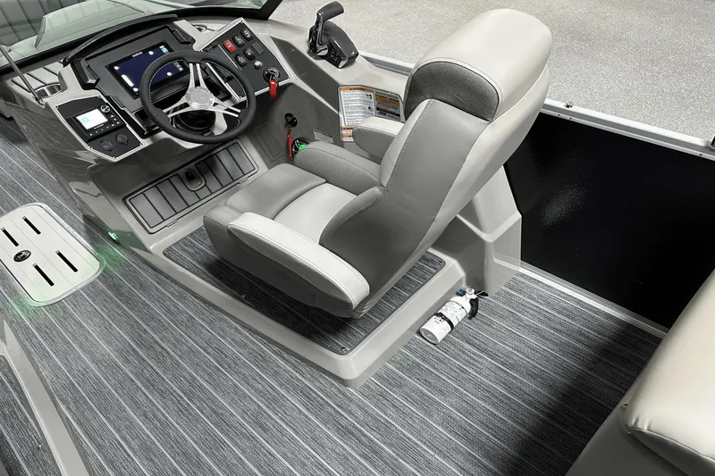 Slide: The Image of Premier 250 Solaris Sport 2024 - 91