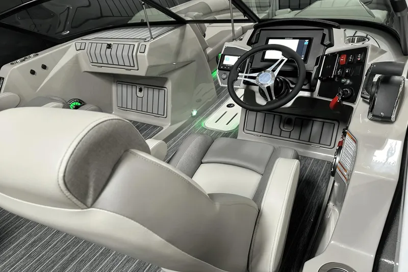 Slide: The Image of Premier 250 Solaris Sport 2024 - 94