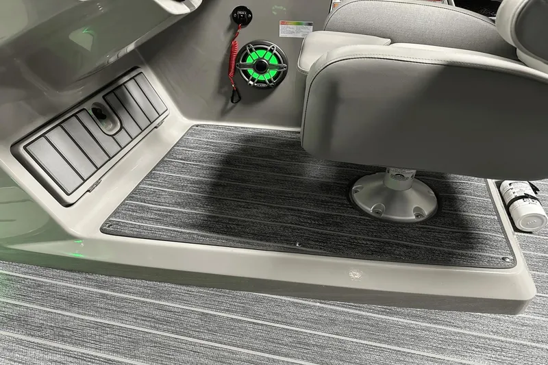 Slide: The Image of Premier 250 Solaris Sport 2024 - 95