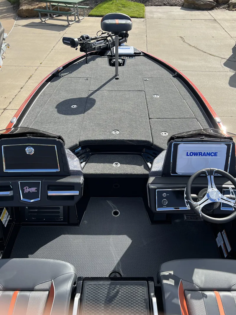 Slide: The Image of 2024 Ranger Z521R Ranger Cup Equipped boat interior with Lowrance electronics. - 6
