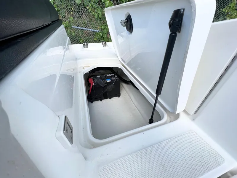 Slide: The Image of 2021 Sea Ray SPO 210 boat storage compartment with battery. - 9