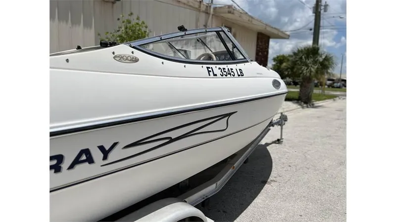 Slide: The Image of 1999 Stingray 200 CS/CX boat on trailer, side view. - 10
