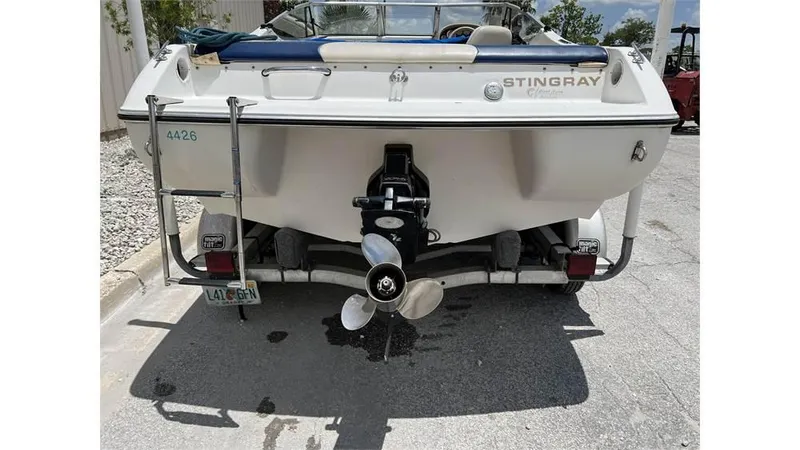 Slide: The Image of 1999 Stingray 200 CS/CX boat rear view on trailer. - 13