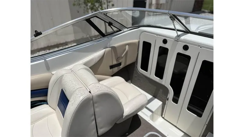 Slide: The Image of Interior of a 1999 Stingray 200 CS/CX boat with white leather seats. - 6