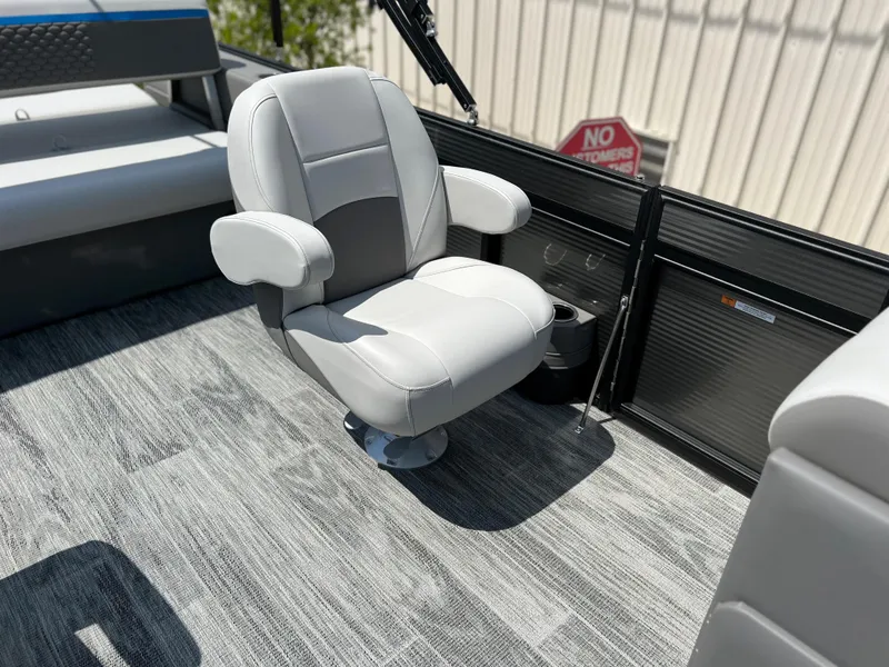 Slide: The Image of Captain's chair on 2024 Qwest Splash Pad 822 pontoon boat. - 14