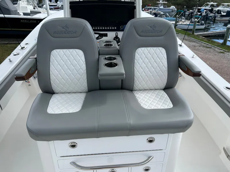 Slide: The Image of 2024 Regulator 31 boat with dual cushioned seats and cup holders. - 15