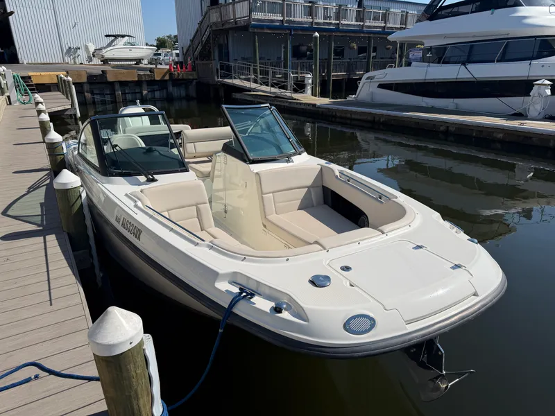 Slide: The Image of Boston Whaler 230 VANTAGE 2017 - 6