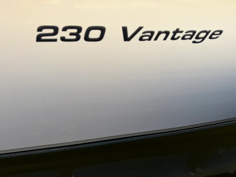 Slide: The Image of Boston Whaler 230 VANTAGE 2017 - 60