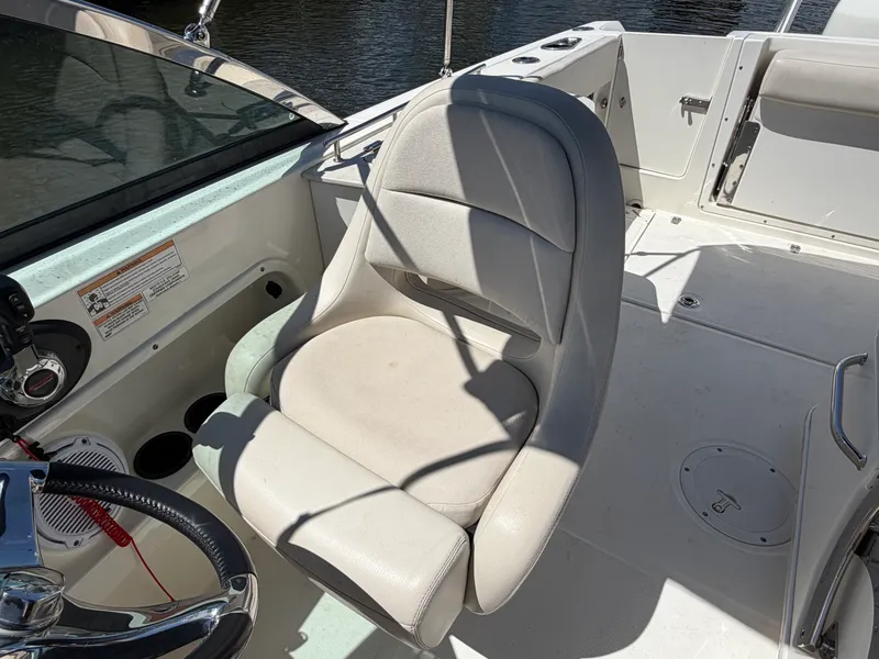 Slide: The Image of Boston Whaler 230 VANTAGE 2017 - 16