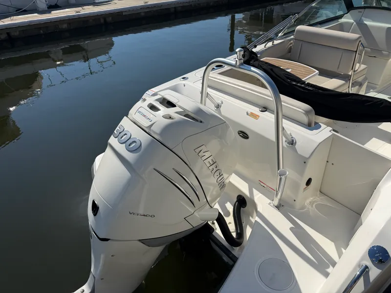 Slide: The Image of Boston Whaler 230 VANTAGE 2017 - 4