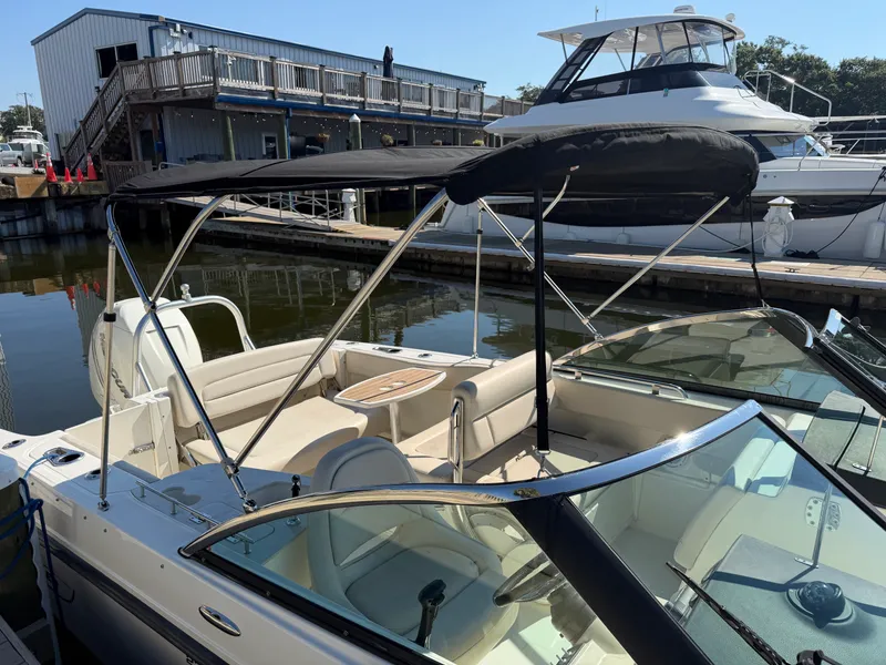 Slide: The Image of Boston Whaler 230 VANTAGE 2017 - 9