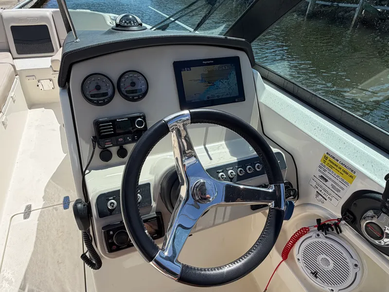 Slide: The Image of Boston Whaler 230 VANTAGE 2017 - 21