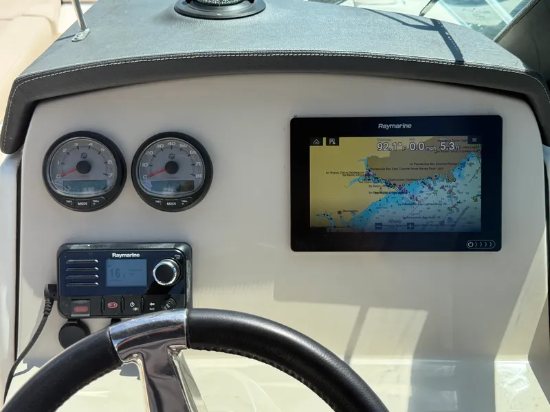 Slide: The Image of Boston Whaler 230 VANTAGE 2017 - 22
