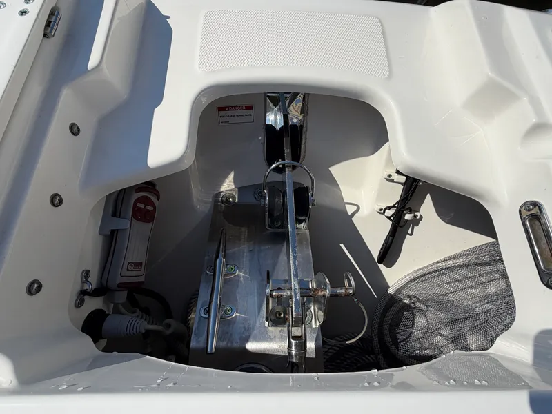 Slide: The Image of Boston Whaler 230 VANTAGE 2017 - 24
